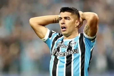 Gremio informó que Luis Suárez piensa en una prótesis para su rodilla