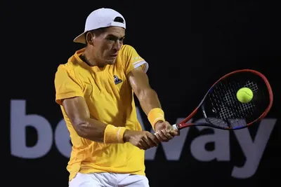 Báez venció a Etcheverry en duelo de argentinos y es finalista en Kitzbuhel