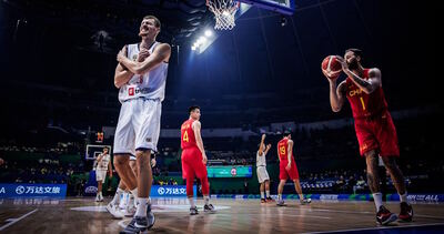 Un jugador de Serbia perdió un riñón por un golpe en el Mundial de básquet