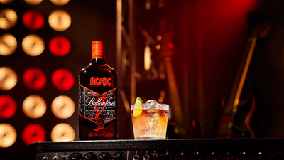AC/DC lanza su propia botella de whisky