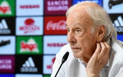 César Luis Menotti permanece internado y continúa la preocupación por su estado de salud