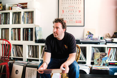Joe Goddard de Hot Chip estrena "Moments Die", de su nuevo álbum