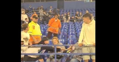 Polémica pelea en la platea de Vélez: una señora quiso arrebatarle una camiseta a un nene