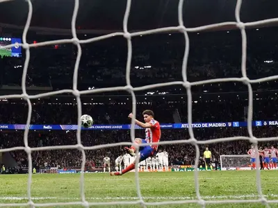 UEFA emitió un comunicado sobre el penal anulado a Julián Álvarez y aseguró que revisará la regla