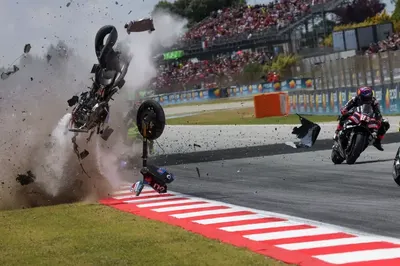 Tremendo accidente de Alex Márquez en el Moto GP: voló varios metros y su moto quedó destrozada