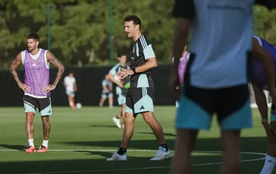 Sin Messi y con una sorpresa: el primer equipo que probó Scaloni en Kansas