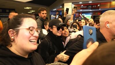 Demi Lovato llegó a la Argentina y se emocionó con el recibimiento de sus fans