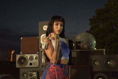 María Becerra conmueve en su nueva canción "Desafiando al destino"