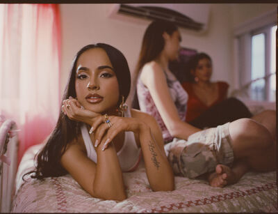 Becky G lanza "Esquinas", su nuevo disco