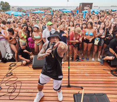 El Polaco puso a bailar a todos en un parador de Playa Grande