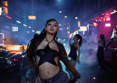 Lisa vuelve a lo grande con "Rockstar"