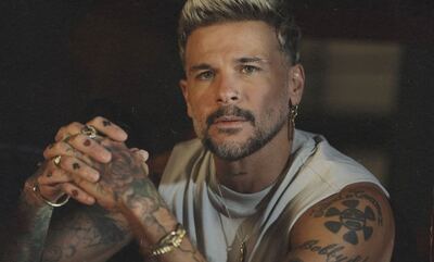Pedro Capó presenta su nuevo single y video "Adios"