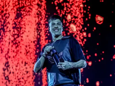 Duki lanzó una canción como regalo navideño