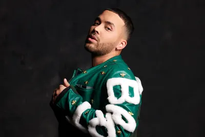 Prince Royce le pone su impronta a "How Deep Is Your Love"