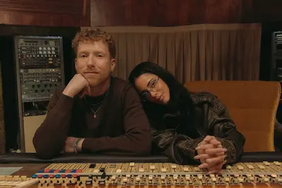 JP Saxe lanza "Strangers" junto a Tini