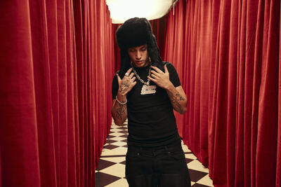 Zell estrena el single "Stripper"