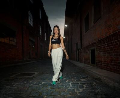María Becerra es embajadora de Reebok