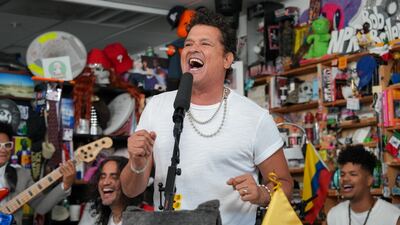 Carlos Vives lleva la fiesta del vallenato al Tiny Desk