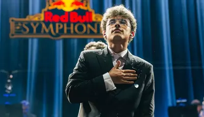 Trueno hace historia en el Teatro Coliseo con un "Red Bull Symphonic" épico