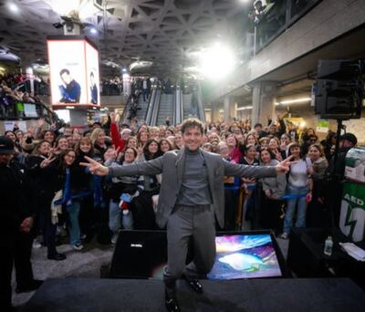 Sorpresa Navideña en el subte de Madrid: David Bisbal ofrece un concierto inesperado