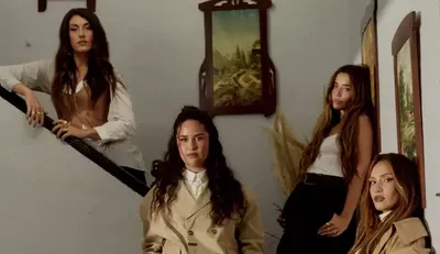 Lola Índigo presenta "Tus Iniciales"
