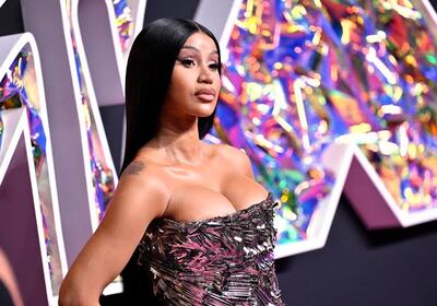 Cardi B inaugura una nueva era con el estreno de "AH HA"