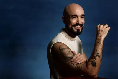 Abel Pintos estrena "Ibuprofeno"