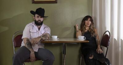Kany García y Carín León repiten la fórmula del éxito con "El Sombrero y La Camisa"