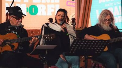 Cazzu mostró la trastienda de su cruce con León Gieco y Gustavo Santaolalla