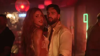 Shakira y Maluma renuevan su química y le apuestan al merengue en "Agua"