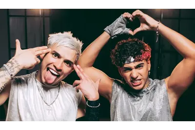 Roze estrena “Bonita”, un guiño pop al amor real y a las boybands de los 2000