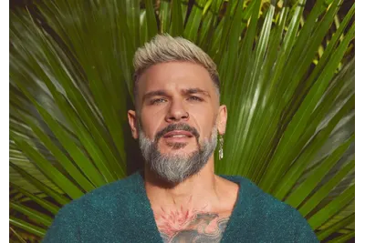 Pedro Capó explora el regreso a sus raíces en "Fulanito", su nuevo disco