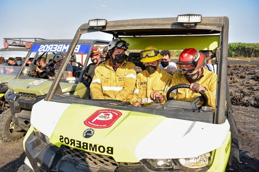 La Provincia de Buenos Aires envió brigadistas y helicópteros a Corrientes