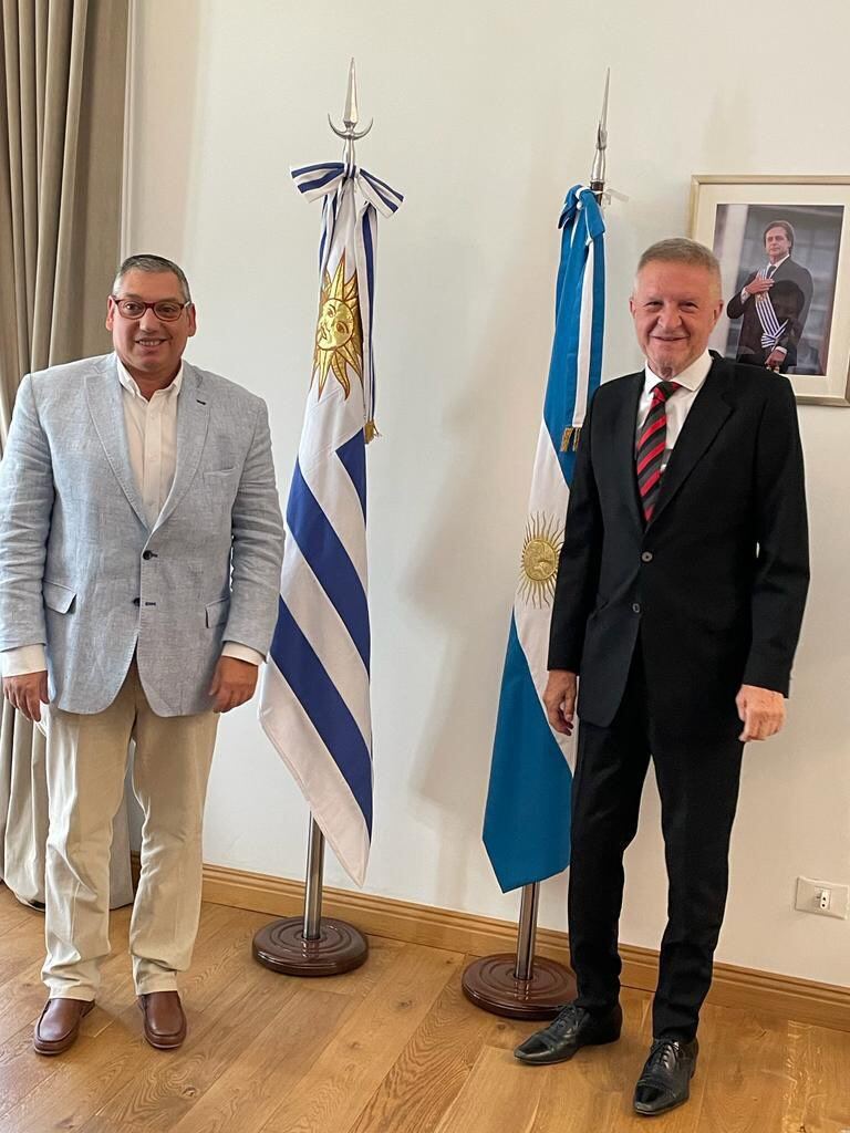 Acuerdan agenda de trabajo conjunto con la Embajada de Uruguay
