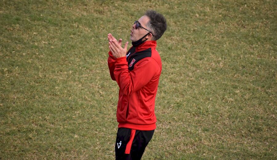 Dolor en el fútbol: falleció Carlos "Ruso" Da Ponte, el técnico de Cambaceres