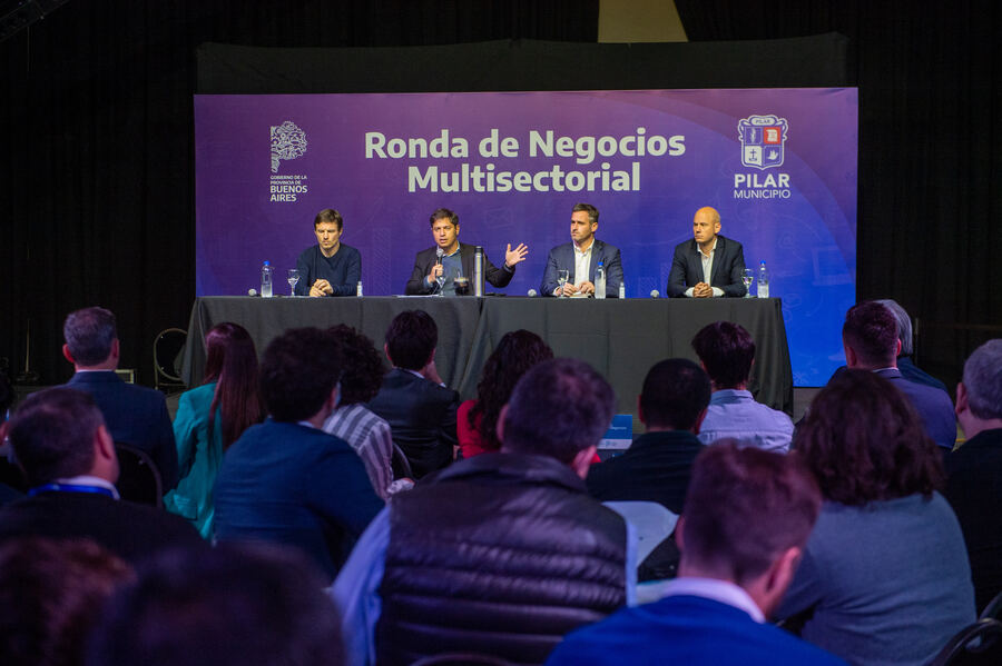 Kicillof encabezó la primera ronda de negocios del año con representantes de 150 firmas bonaerenses