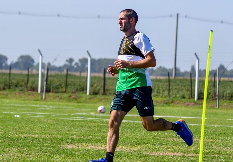 Junín: El Verde se entrenó con la mira en Newells y espera recuperar a "Licha" López