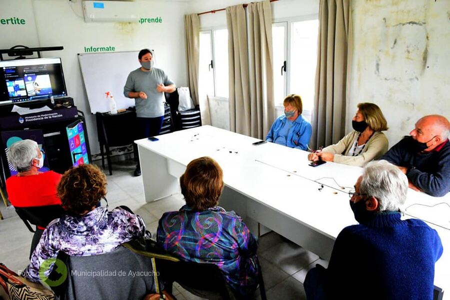 Ayacucho: Dio inicio el taller digital "Conectándonos"