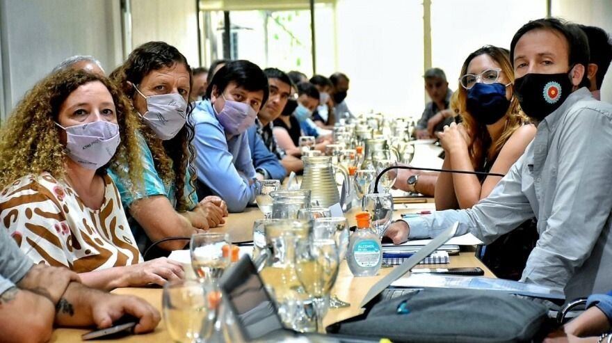 La Provincia se reunirá con estatales y docentes para analizar la situación de los salarios