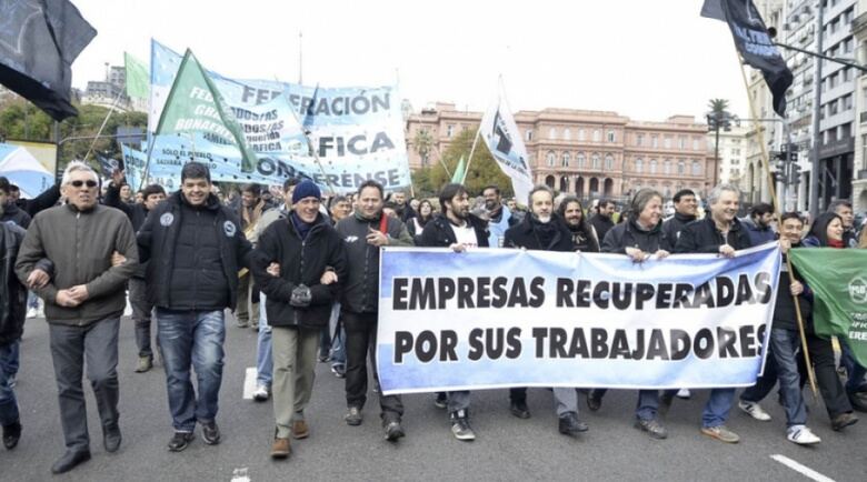 Promulgan la ley de emergencia económica para empresas recuperadas