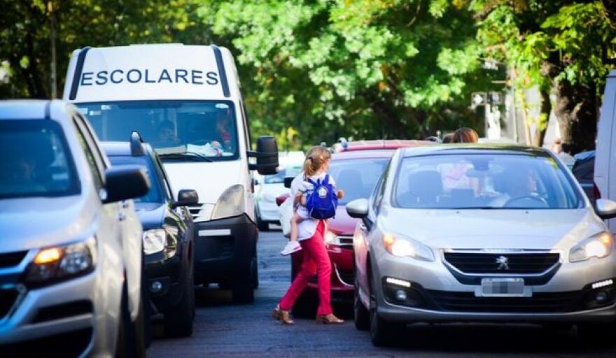 Lincoln: Se limitará la circulación al tránsito en horario de egreso escolar