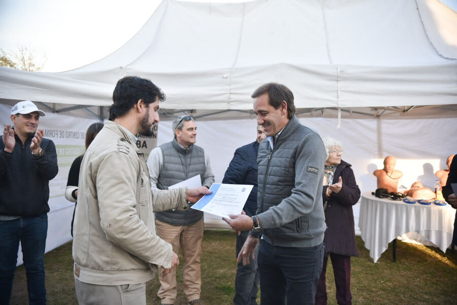 La Plata: Garro entregó diplomas a egresados de los cursos gratuitos de formación profesional