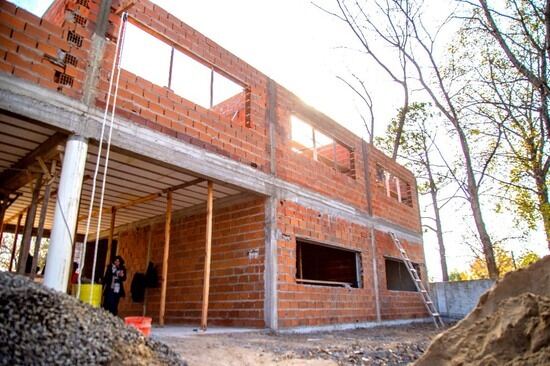 Campana: Avances en la obra de ampliación de la Escuela Primaria de Las Praderas