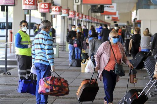 Durante este fin de semana largo se movilizaron 2,3 millones de turistas