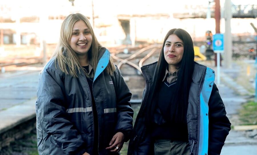Por primera vez, el Tren Roca tendrá dos mujeres señaleras