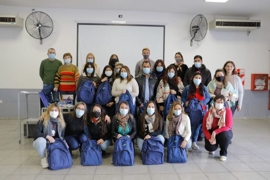 Bolivar: Región Sanitaria IX entregó mochilas e insumos a alumnos de enfermería