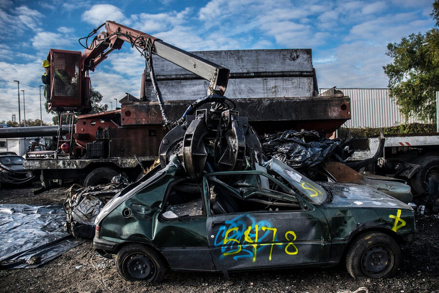 Escobar: Compactarán más de 700 autos abandonados