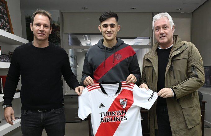 River tiene otro refuerzo: Pablo Solari firmó su contrato y se suma al equipo de Gallardo