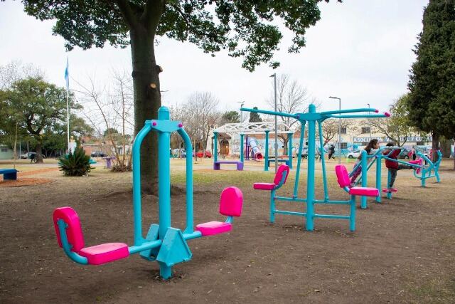Salud entregó equipamiento para crear 40 Plazas Saludables en el Conurbano