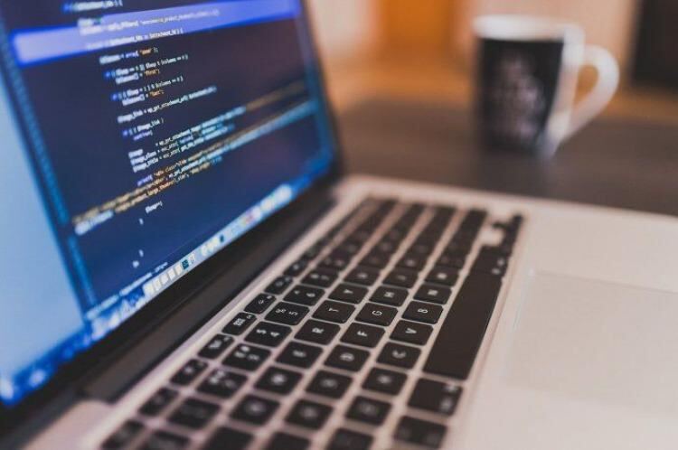 El Gobierno lanza el plan Argentina Programa para generar empleo tecnológico